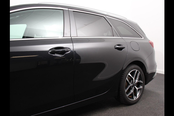 Kia Ceed Sportswagon 1.6 GDI PHEV DynamicLine Climate control | Adaptieve cruise control | Stuur verwarming | Stoel verwarming | Parkeersensoren | Achteruitrijcamera | Apple Carplay/ Android Auto