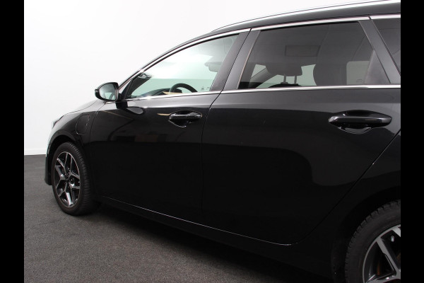 Kia Ceed Sportswagon 1.6 GDI PHEV DynamicLine Climate control | Adaptieve cruise control | Stuur verwarming | Stoel verwarming | Parkeersensoren | Achteruitrijcamera | Apple Carplay/ Android Auto
