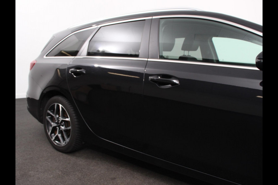 Kia Ceed Sportswagon 1.6 GDI PHEV DynamicLine Climate control | Adaptieve cruise control | Stuur verwarming | Stoel verwarming | Parkeersensoren | Achteruitrijcamera | Apple Carplay/ Android Auto