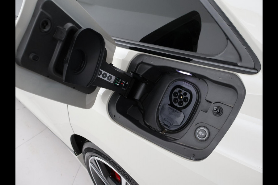 Audi A6 E-TRON S EDITION PERFORMANCE 100 kWh + PANORAMA | 21 INCH | LUCHTVERING | BIJRIJDER DISPLAY | TECH PRO