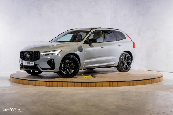Volvo XC60 2.0 T8 Plug-in hybrid AWD Plus Black Edition Long Range | Zwenkbare trekhaak | Harman Kardon | Adaptieve cruise | Panorama dak | Nieuw |