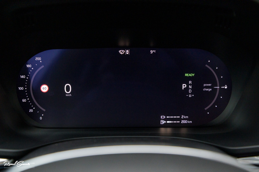 Volvo XC60 2.0 T8 Plug-in hybrid AWD Plus Black Edition Long Range | Zwenkbare trekhaak | Harman Kardon | Adaptieve cruise | Panorama dak | Nieuw |