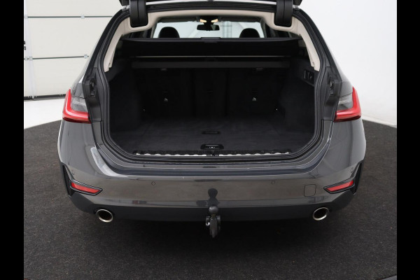 BMW 3 Serie 318i Business Edition | Trekhaak | Sportstoelen | Half leder | Adaptief LED | Carplay | Navigatie | Parkeerhulp | Climate control | Bluetooth | Cruise control