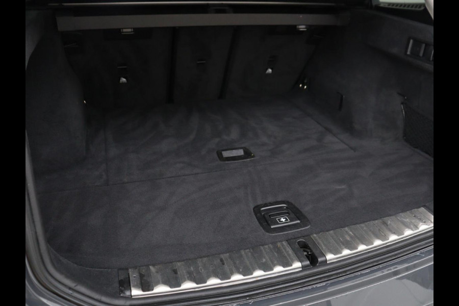 BMW 3 Serie 318i Business Edition | Trekhaak | Sportstoelen | Half leder | Adaptief LED | Carplay | Navigatie | Parkeerhulp | Climate control | Bluetooth | Cruise control