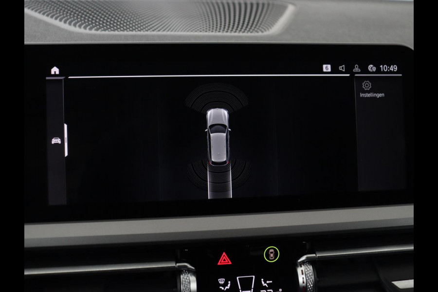 BMW 3 Serie 318i Business Edition | Trekhaak | Sportstoelen | Half leder | Adaptief LED | Carplay | Navigatie | Parkeerhulp | Climate control | Bluetooth | Cruise control