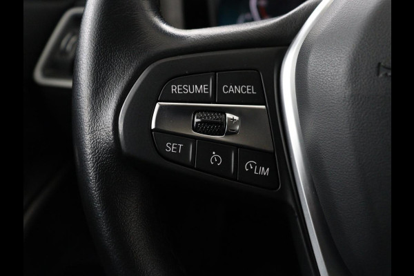 BMW 3 Serie 318i Business Edition | Trekhaak | Sportstoelen | Half leder | Adaptief LED | Carplay | Navigatie | Parkeerhulp | Climate control | Bluetooth | Cruise control