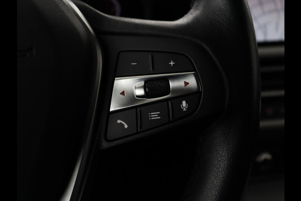 BMW 3 Serie 318i Business Edition | Trekhaak | Sportstoelen | Half leder | Adaptief LED | Carplay | Navigatie | Parkeerhulp | Climate control | Bluetooth | Cruise control