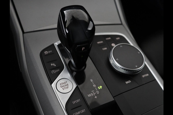 BMW 3 Serie 318i Business Edition | Trekhaak | Sportstoelen | Half leder | Adaptief LED | Carplay | Navigatie | Parkeerhulp | Climate control | Bluetooth | Cruise control