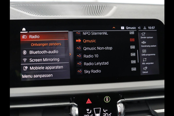 BMW 3 Serie 318i Business Edition | Trekhaak | Sportstoelen | Half leder | Adaptief LED | Carplay | Navigatie | Parkeerhulp | Climate control | Bluetooth | Cruise control