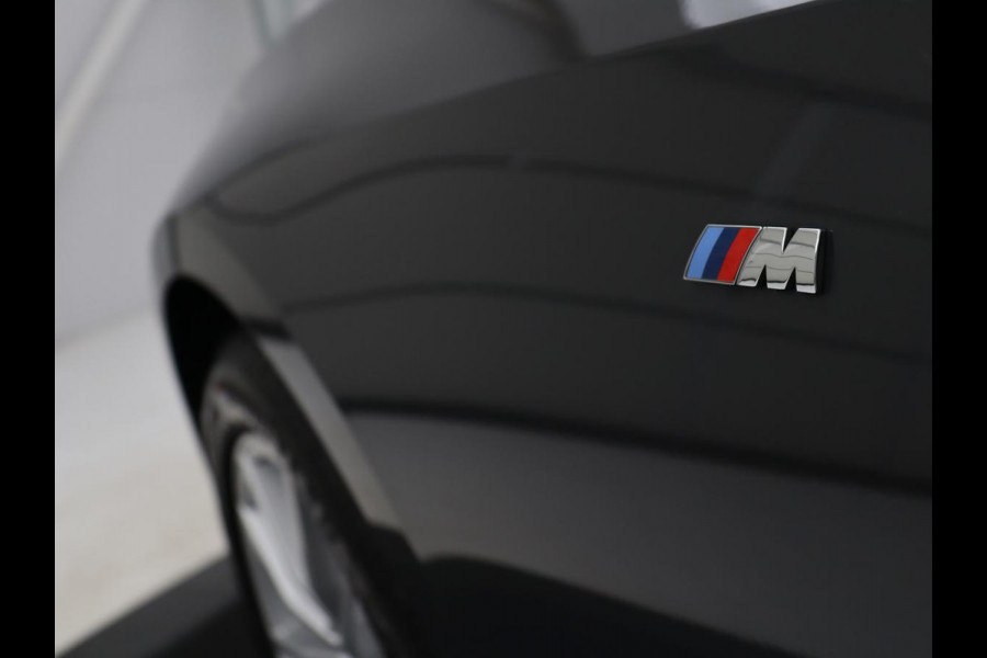 BMW 3 Serie 318i Business Edition | Trekhaak | Sportstoelen | Half leder | Adaptief LED | Carplay | Navigatie | Parkeerhulp | Climate control | Bluetooth | Cruise control