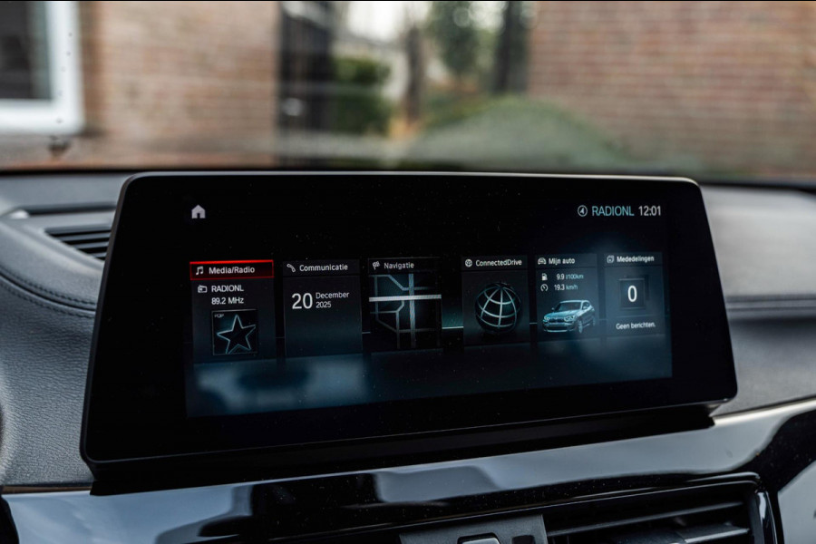 BMW X2 XDrive25e Executive M-Sport 220 PK Dealer o.h Head-Up Camera Leder LED 19''