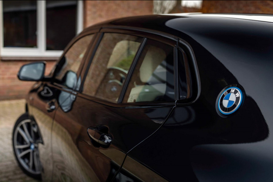 BMW X2 XDrive25e Executive M-Sport 220 PK Dealer o.h Head-Up Camera Leder LED 19''