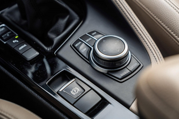 BMW X2 XDrive25e Executive M-Sport 220 PK Dealer o.h Head-Up Camera Leder LED 19''