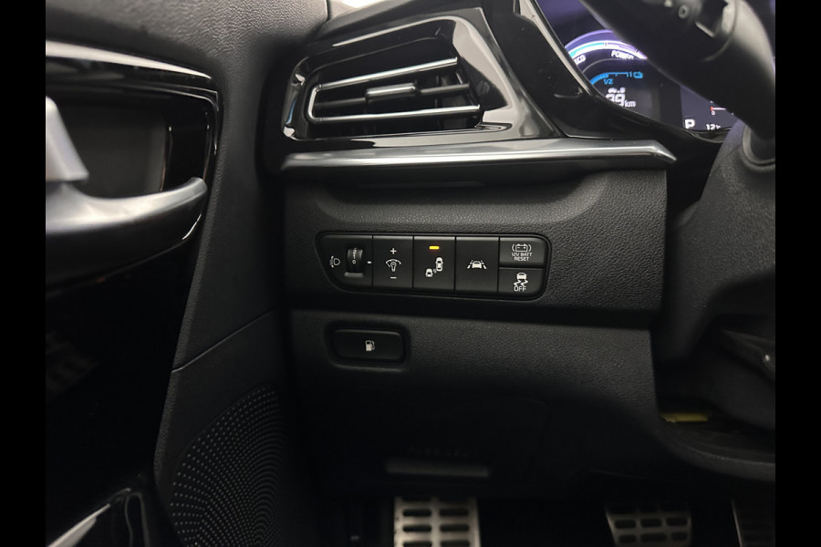 Kia Niro 1.6 GDi Hybrid DynamicPlusLine (INCL.BTW) Aut. *LEATHER | FULL-LED | ADAPTIVE-CRUISE | BLINDSPOT | HEATED-COMFORTSEATS | CAMERA | KEYLESS | NAVI-FULLMAP | AMBIENTLIGHT | LANE-ASSIST | 16''ALU*