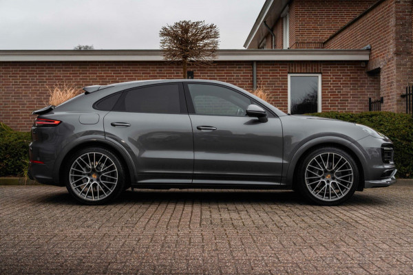 Porsche Cayenne Coupé 3.0 E-Hybrid Platinum Edition Sport Design Luchtvering Pano Soft Black Optic Close 22''