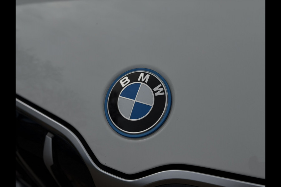 BMW X1 xDrive30e X-Line | Widescreen Facelift | Sportleder | Trekhaak | Camera | Comfort Access