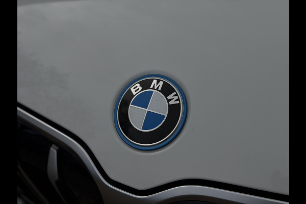 BMW X1 xDrive30e X-Line | Widescreen Facelift | Sportleder | Trekhaak | Camera | Comfort Access