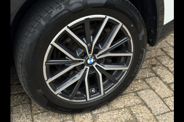 BMW X1 xDrive30e X-Line | Widescreen Facelift | Sportleder | Trekhaak | Camera | Comfort Access