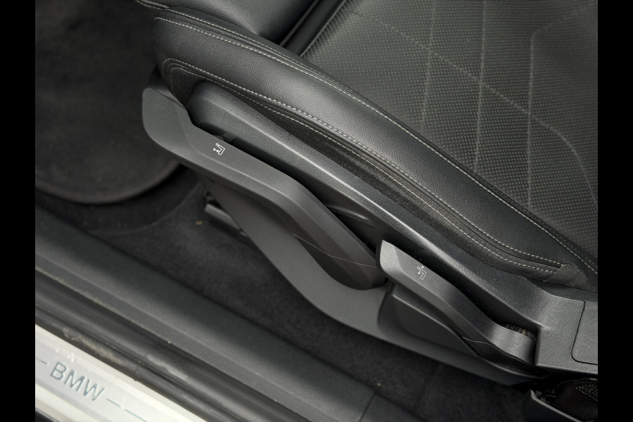 BMW X1 xDrive30e X-Line | Widescreen Facelift | Sportleder | Trekhaak | Camera | Comfort Access