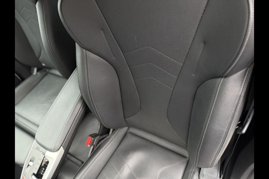 BMW X1 xDrive30e X-Line | Widescreen Facelift | Sportleder | Trekhaak | Camera | Comfort Access