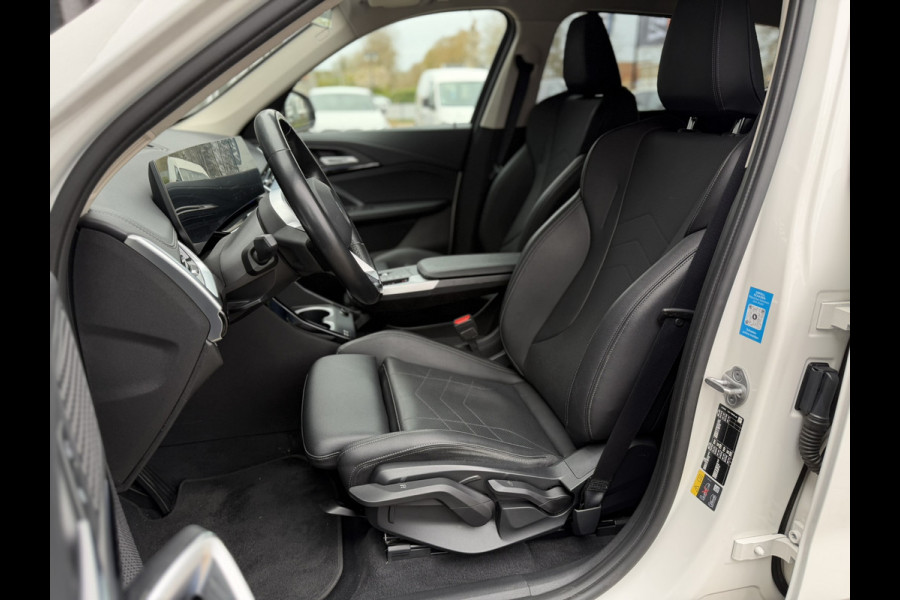 BMW X1 xDrive30e X-Line | Widescreen Facelift | Sportleder | Trekhaak | Camera | Comfort Access