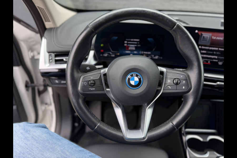 BMW X1 xDrive30e X-Line | Widescreen Facelift | Sportleder | Trekhaak | Camera | Comfort Access