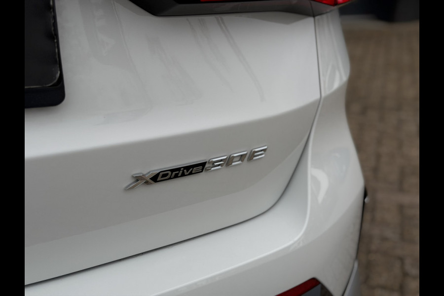 BMW X1 xDrive30e X-Line | Widescreen Facelift | Sportleder | Trekhaak | Camera | Comfort Access