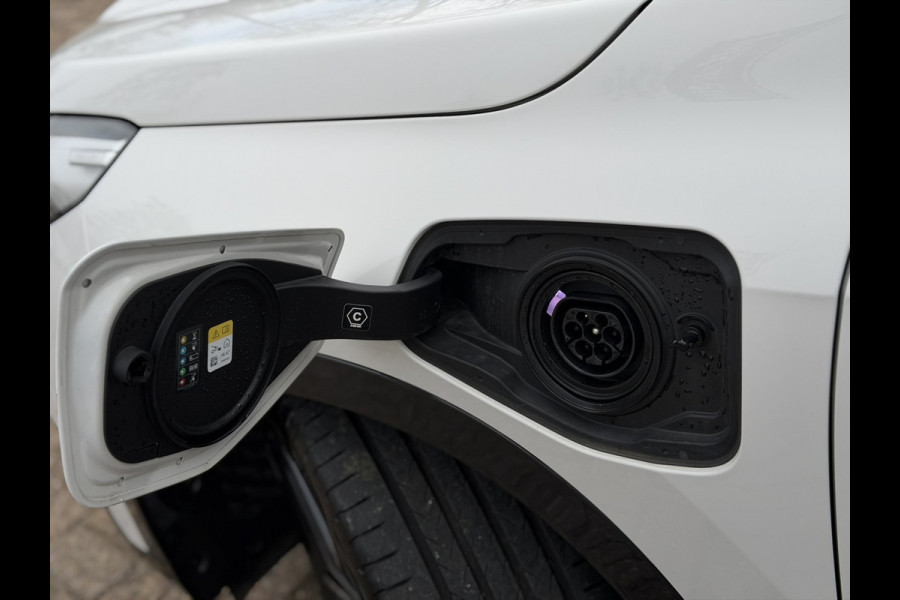 BMW X1 xDrive30e X-Line | Widescreen Facelift | Sportleder | Trekhaak | Camera | Comfort Access