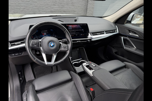 BMW X1 xDrive30e X-Line | Widescreen Facelift | Sportleder | Trekhaak | Camera | Comfort Access