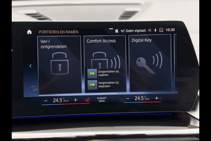 BMW X1 xDrive30e X-Line | Widescreen Facelift | Sportleder | Trekhaak | Camera | Comfort Access