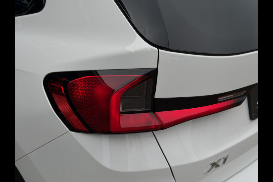 BMW X1 xDrive30e X-Line | Widescreen Facelift | Sportleder | Trekhaak | Camera | Comfort Access