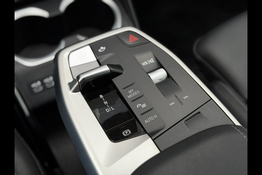 BMW X1 xDrive30e X-Line | Widescreen Facelift | Sportleder | Trekhaak | Camera | Comfort Access