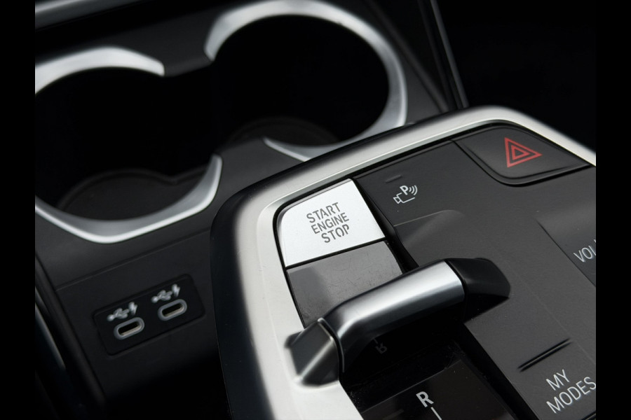 BMW X1 xDrive30e X-Line | Widescreen Facelift | Sportleder | Trekhaak | Camera | Comfort Access