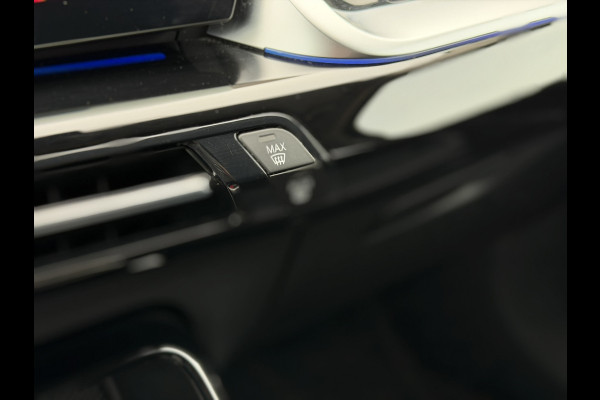 BMW X1 xDrive30e X-Line | Widescreen Facelift | Sportleder | Trekhaak | Camera | Comfort Access