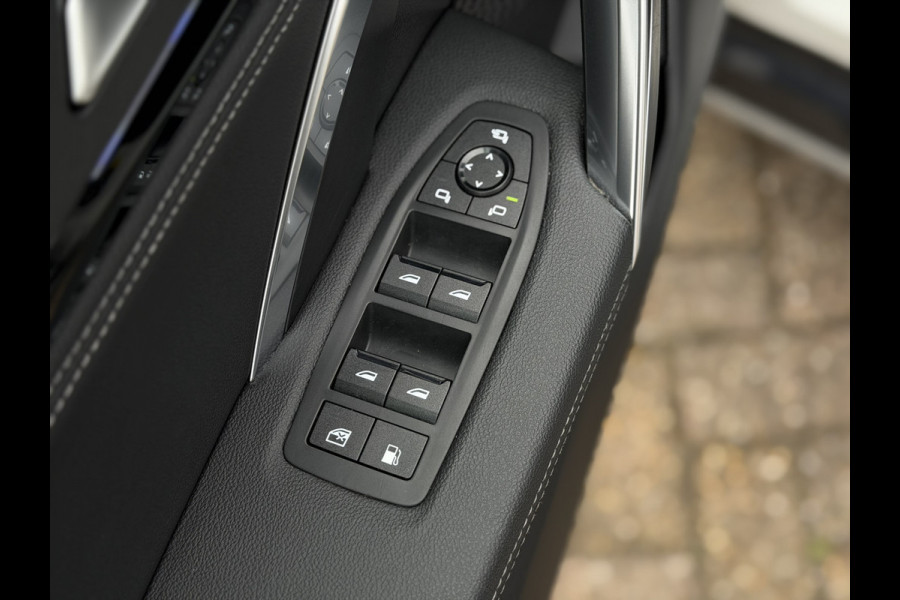 BMW X1 xDrive30e X-Line | Widescreen Facelift | Sportleder | Trekhaak | Camera | Comfort Access