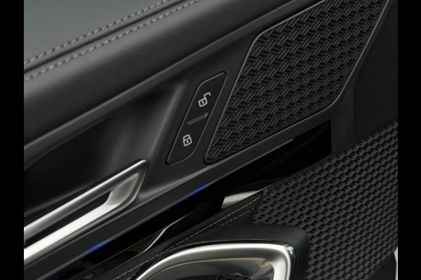 BMW X1 xDrive30e X-Line | Widescreen Facelift | Sportleder | Trekhaak | Camera | Comfort Access