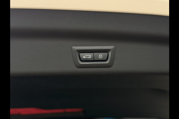 BMW X1 xDrive30e X-Line | Widescreen Facelift | Sportleder | Trekhaak | Camera | Comfort Access