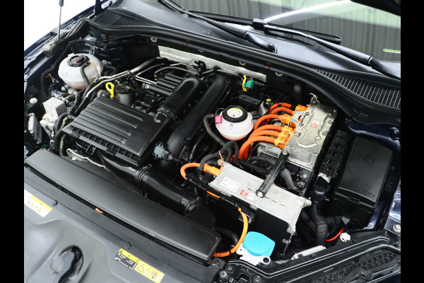 Škoda Superb Combi 1.4 TSI iV Laurin & Klement | Panoramadak | Canton | Trekhaak | Leder | 360 | Keyless | Adaptive Cruise | Carplay