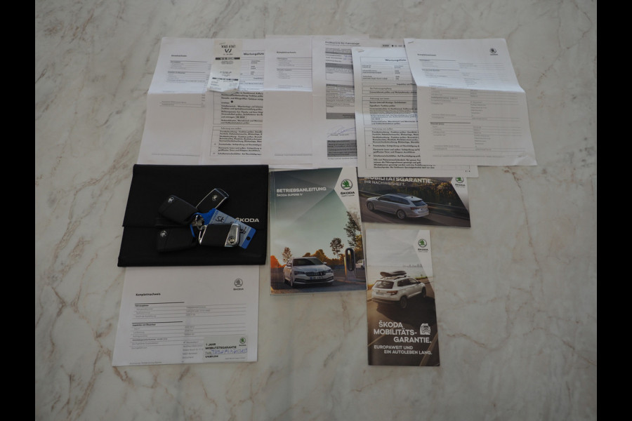 Škoda Superb Combi 1.4 TSI iV Laurin & Klement | Panoramadak | Canton | Trekhaak | Leder | 360 | Keyless | Adaptive Cruise | Carplay