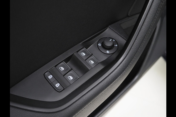 Škoda Superb Combi 1.4 TSI iV Laurin & Klement | Panoramadak | Canton | Trekhaak | Leder | 360 | Keyless | Adaptive Cruise | Carplay