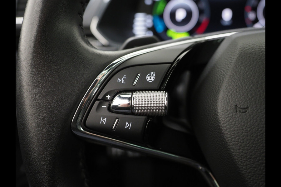 Škoda Superb Combi 1.4 TSI iV Laurin & Klement | Panoramadak | Canton | Trekhaak | Leder | 360 | Keyless | Adaptive Cruise | Carplay