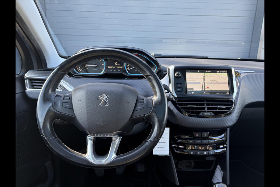 Peugeot 2008 1.2 PureTech Allure 2e Eigenaar,Pano,Navi,Trekhaak,Camera,110pk,Pdc,Clima,Cruise,Halfleder,N.A.P,Dealer Onderhouden,Apple Carplay/Android Auto,Apk tot 12-2026