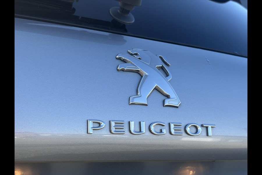 Peugeot 2008 1.2 PureTech Allure 2e Eigenaar,Pano,Navi,Trekhaak,Camera,110pk,Pdc,Clima,Cruise,Halfleder,N.A.P,Dealer Onderhouden,Apple Carplay/Android Auto,Apk tot 12-2026