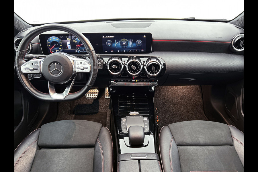 Mercedes-Benz A-Klasse 180 Business Solution AMG(NL auto, Dealer onderhoud, Navi Groot, StoelV, Camera, Carplay, Lane Assit, Etc)