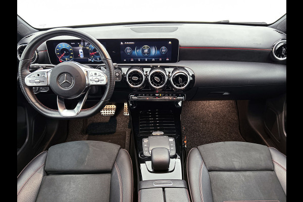 Mercedes-Benz A-Klasse 180 Business Solution AMG(NL auto, Dealer onderhoud, Navi Groot, StoelV, Camera, Carplay, Lane Assit, Etc)