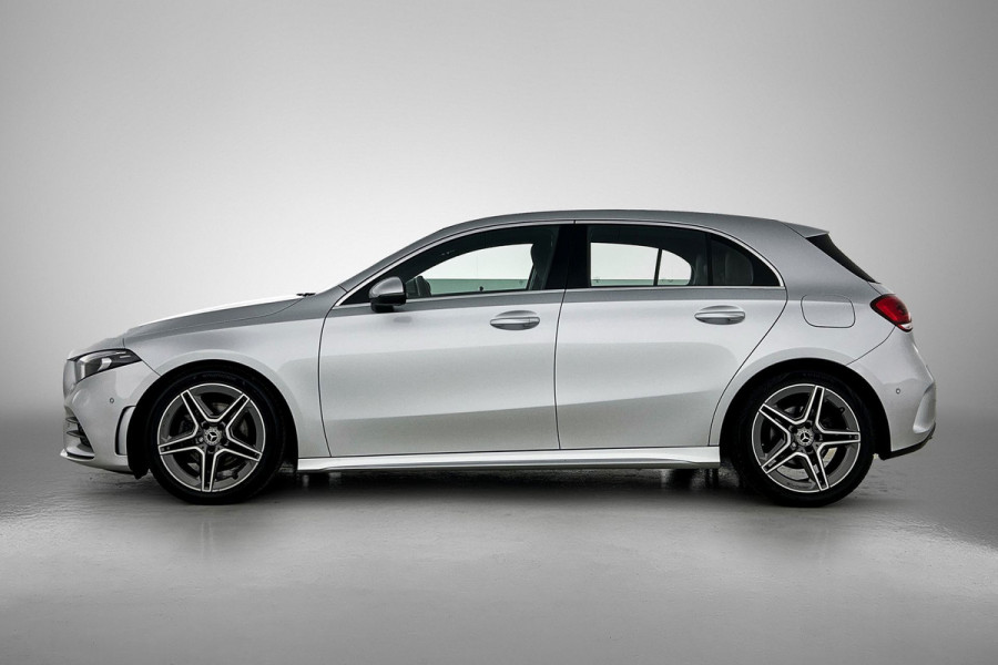 Mercedes-Benz A-Klasse 180 Business Solution AMG(NL auto, Dealer onderhoud, Navi Groot, StoelV, Camera, Carplay, Lane Assit, Etc)
