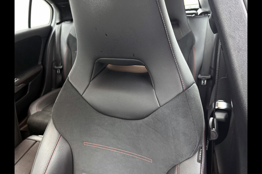 Mercedes-Benz A-Klasse 180 Business Solution AMG(NL auto, Dealer onderhoud, Navi Groot, StoelV, Camera, Carplay, Lane Assit, Etc)