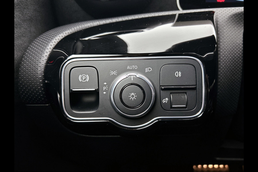 Mercedes-Benz A-Klasse 180 Business Solution AMG(NL auto, Dealer onderhoud, Navi Groot, StoelV, Camera, Carplay, Lane Assit, Etc)