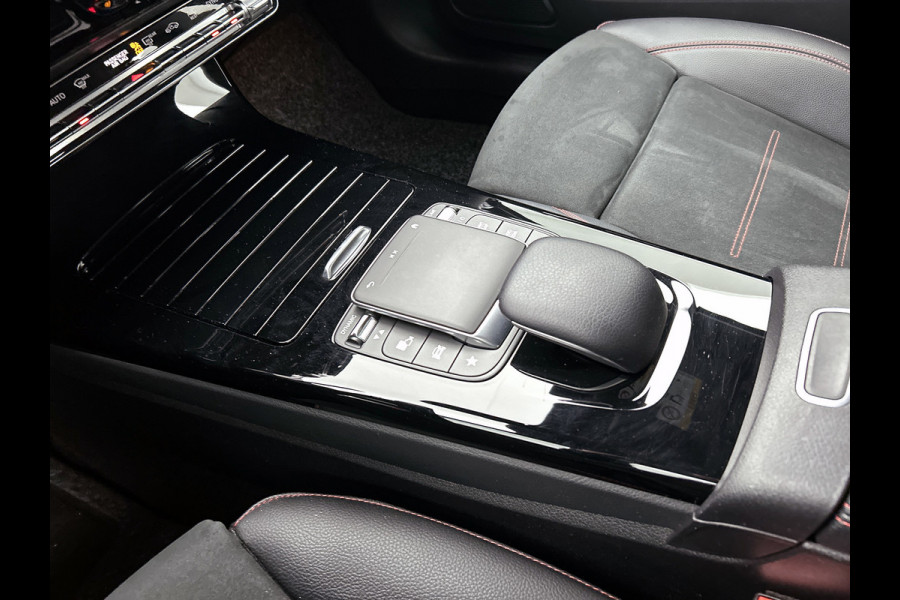 Mercedes-Benz A-Klasse 180 Business Solution AMG(NL auto, Dealer onderhoud, Navi Groot, StoelV, Camera, Carplay, Lane Assit, Etc)