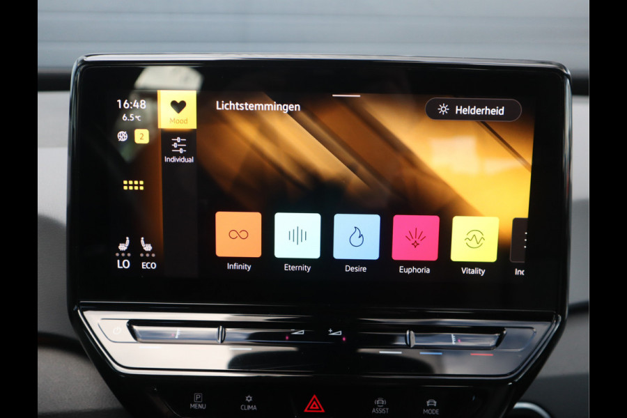 Volkswagen ID.3 First 58 kWh Navi / Climate / Stoelverw / DAB / Trekhaak All season banden